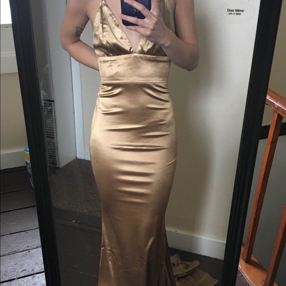 Selling a prom dress (never worn)